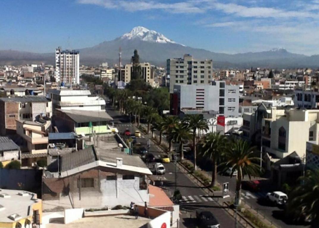 Penthouse Compartido Aaa Apartment Riobamba Exterior photo