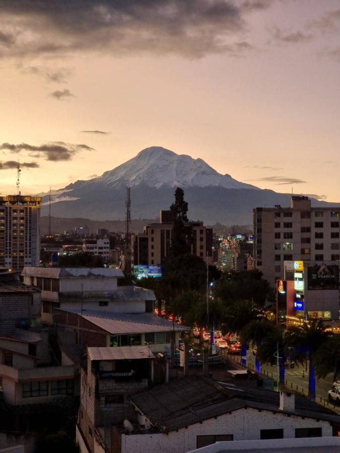 Penthouse Compartido Aaa Apartment Riobamba Exterior photo